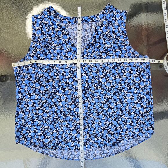 Old Navy Soft Blue Floral Rayon Top Size XL - Picture 2 of 3